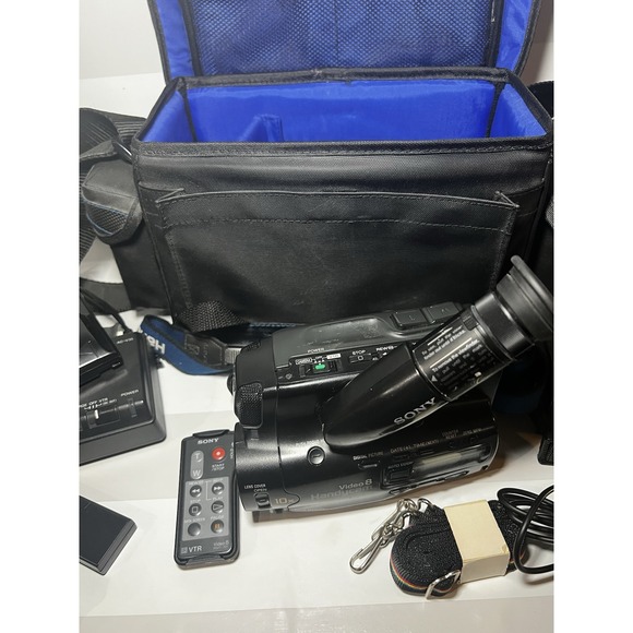 Sony Other - Sony Handycam CCD-TR71 Video 8 Camcorder Camera w Bag FOR PARTS OR REPAIR ONLY